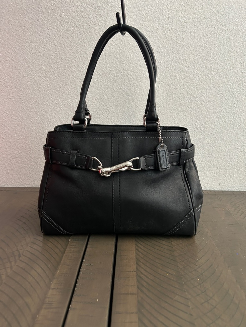 Coach Black Hamptons satchel              No. J0651-F08A70